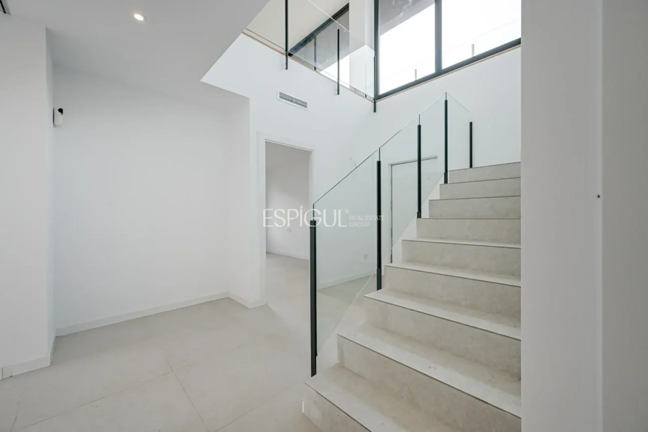 Exclusiva casa unifamiliar d’obra nova a la urbanització Can Quirze, Mataró