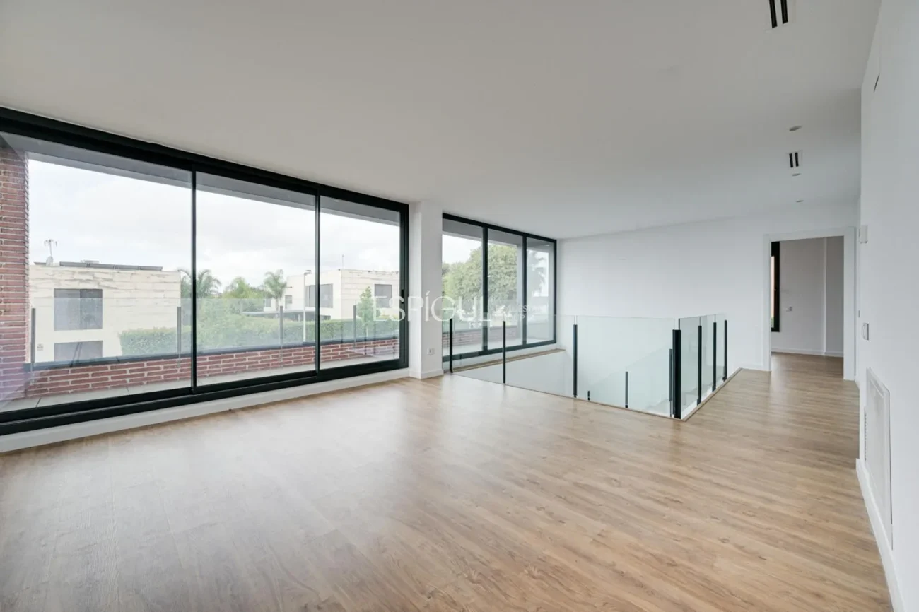 Exclusiva casa unifamiliar d’obra nova a la urbanització Can Quirze, Mataró