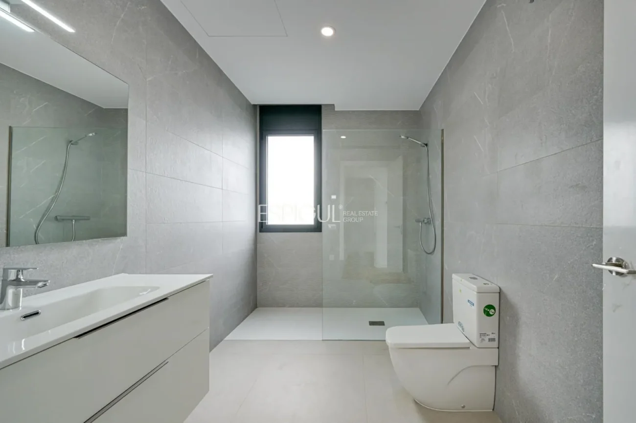 Exclusiva casa unifamiliar d’obra nova a la urbanització Can Quirze, Mataró
