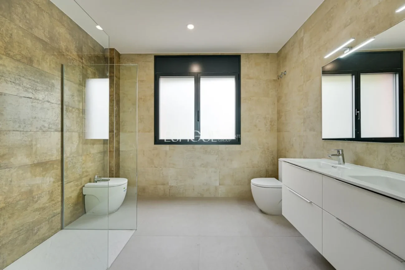 Exclusiva casa unifamiliar d’obra nova a la urbanització Can Quirze, Mataró