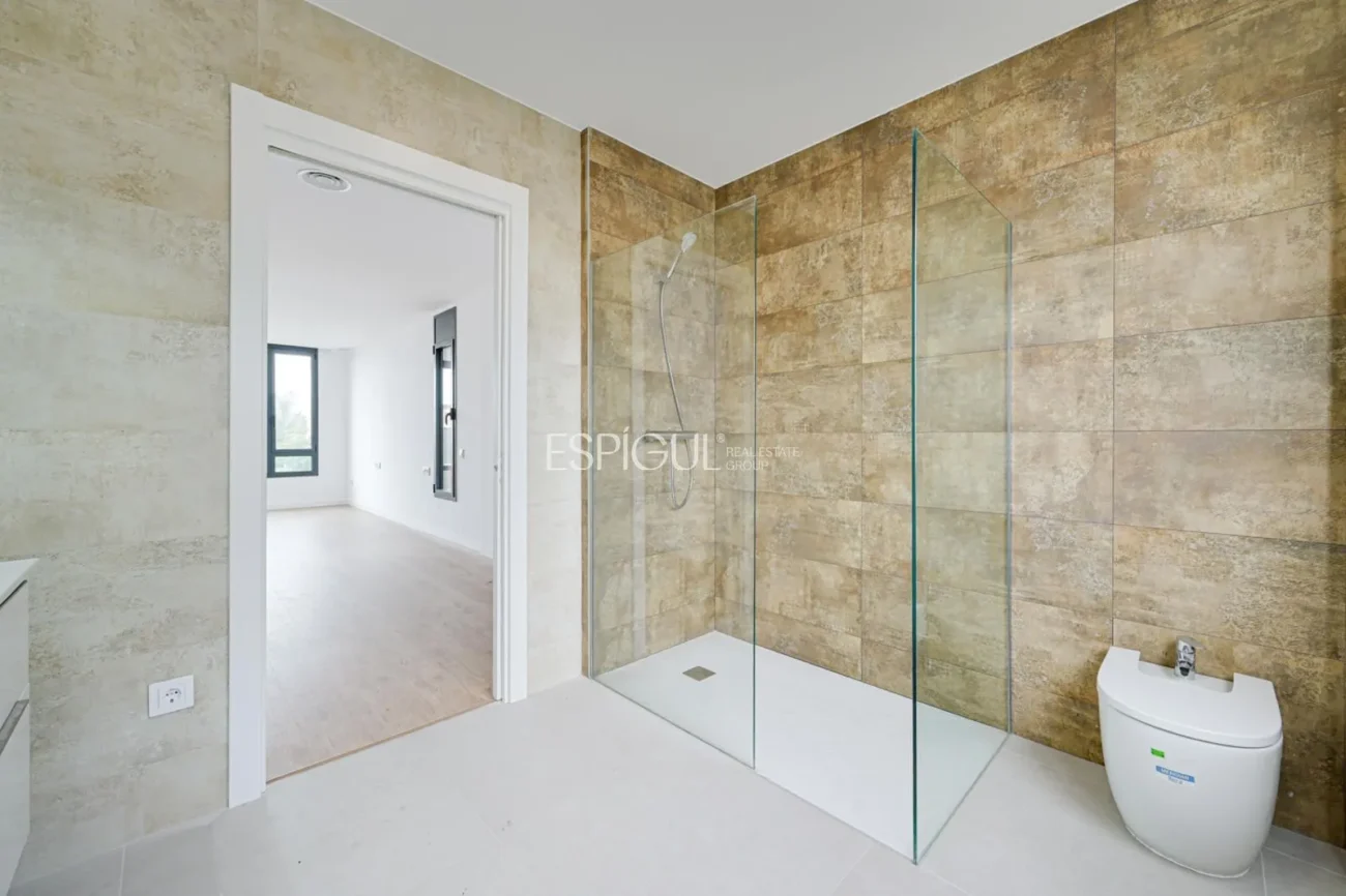 Exclusiva casa unifamiliar d’obra nova a la urbanització Can Quirze, Mataró