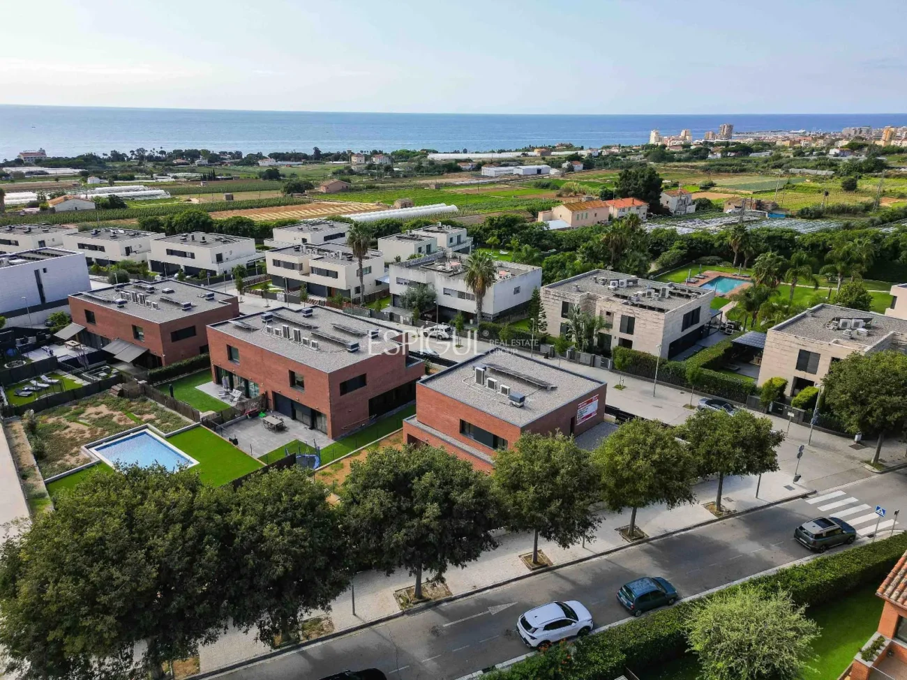Exclusiva casa unifamiliar d’obra nova a la urbanització Can Quirze, Mataró