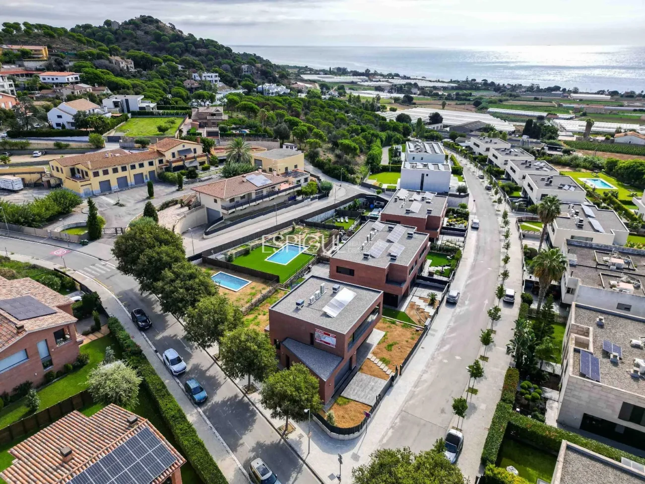 Exclusiva casa unifamiliar d’obra nova a la urbanització Can Quirze, Mataró