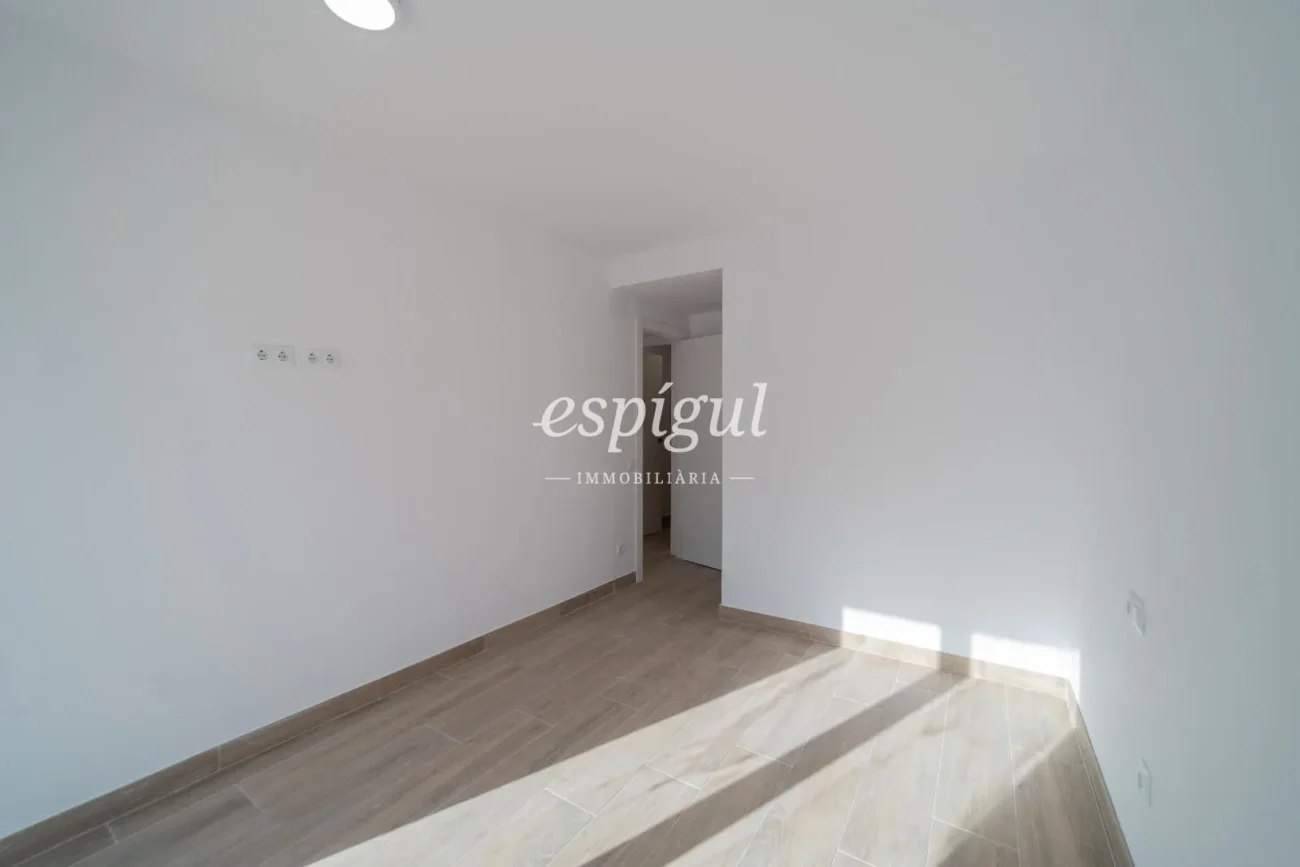 Appartement exclusif entièrement rénové au cœur de Salt