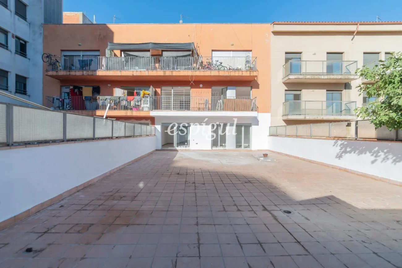 Appartement exclusif entièrement rénové au cœur de Salt