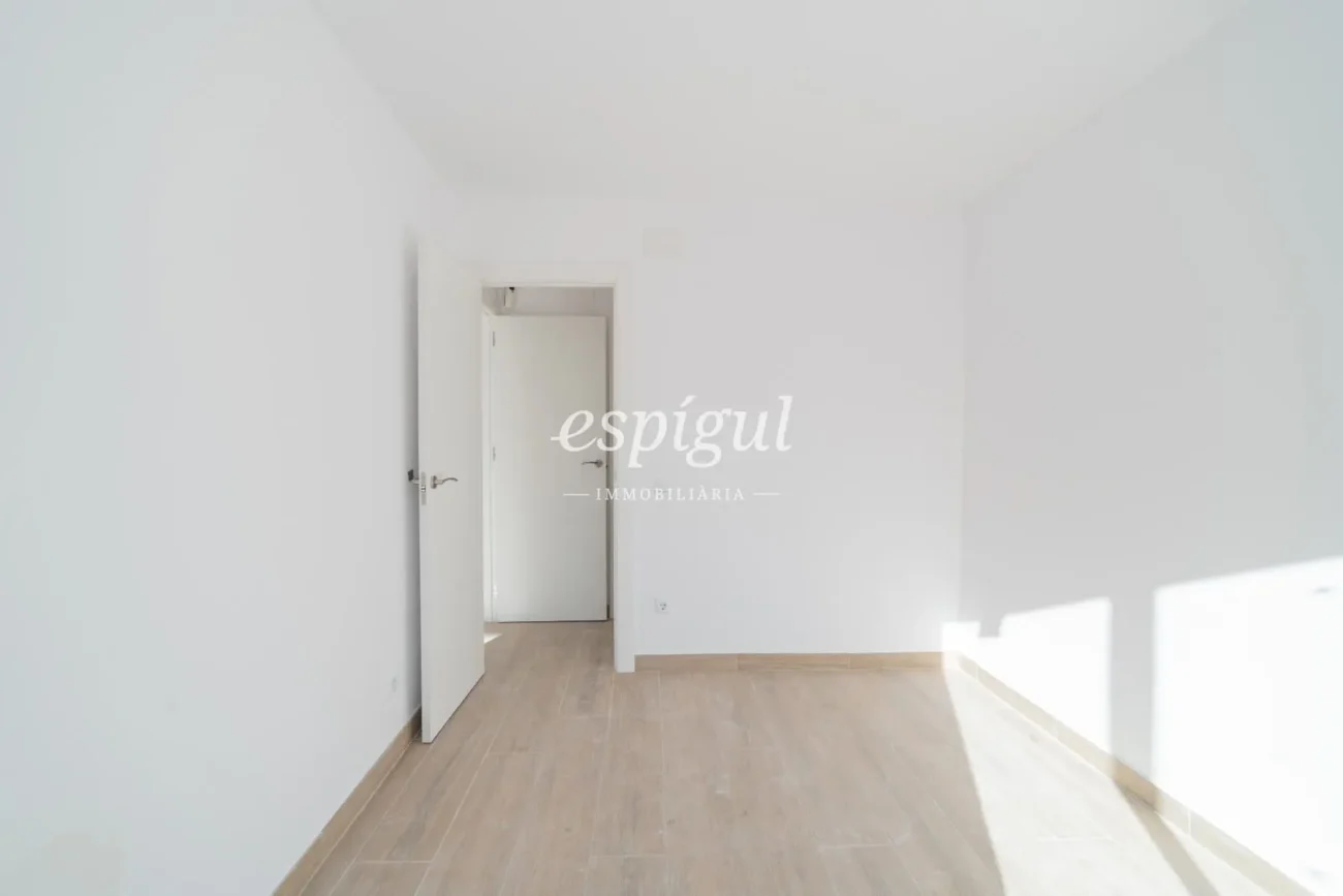 Appartement exclusif entièrement rénové au cœur de Salt