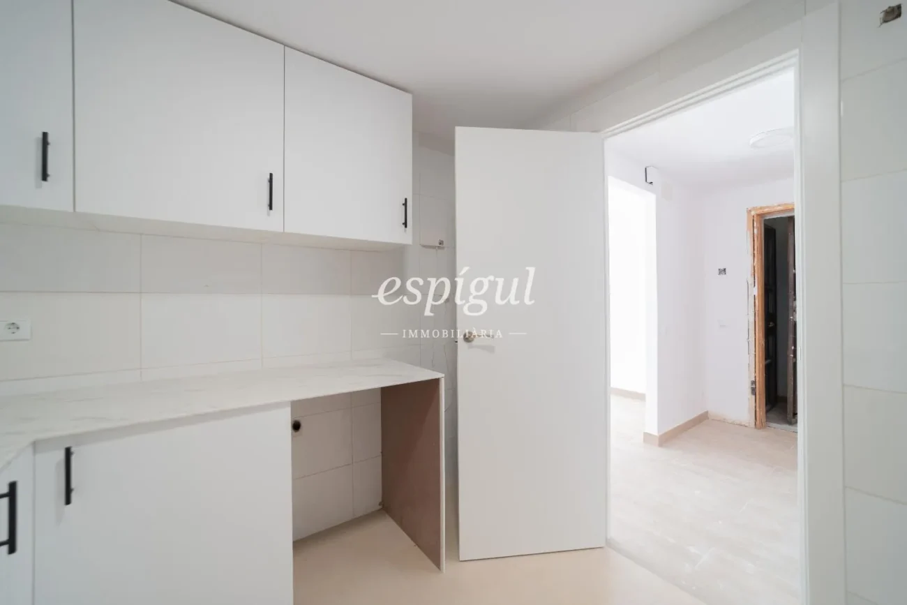 Appartement exclusif entièrement rénové au cœur de Salt