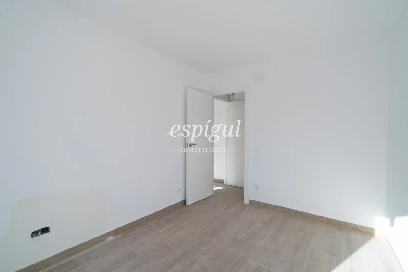 Appartement exclusif entièrement rénové au cœur de Salt