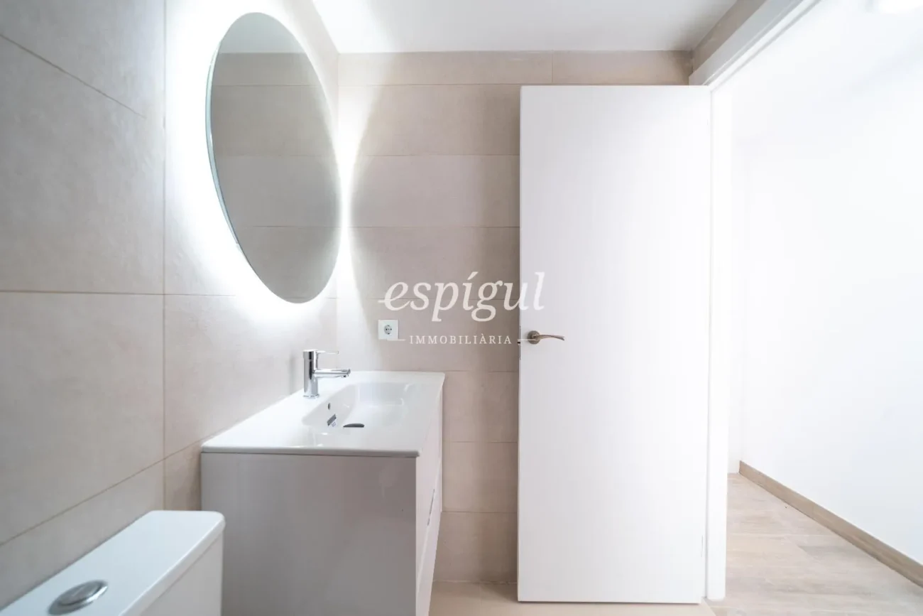 Appartement exclusif entièrement rénové au cœur de Salt