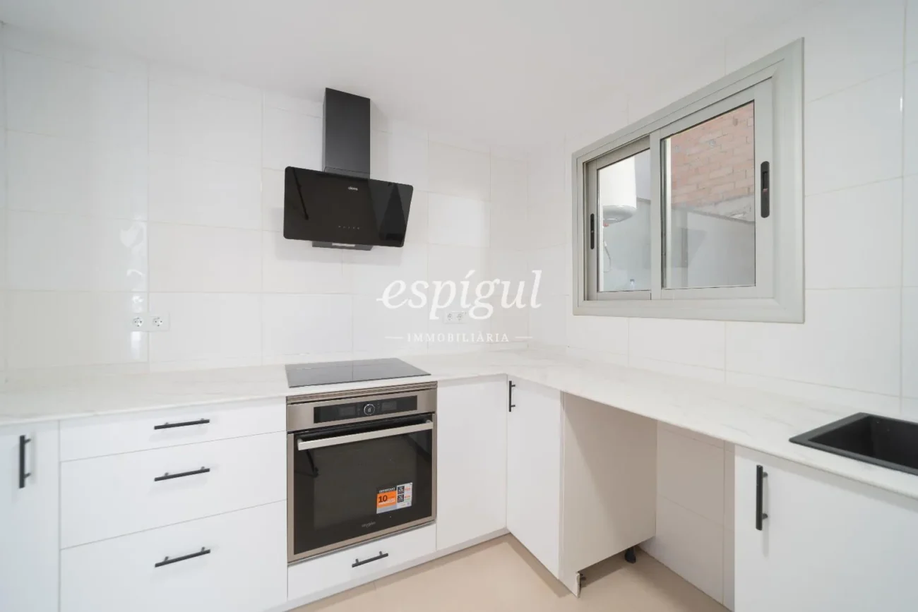 Appartement exclusif entièrement rénové au cœur de Salt