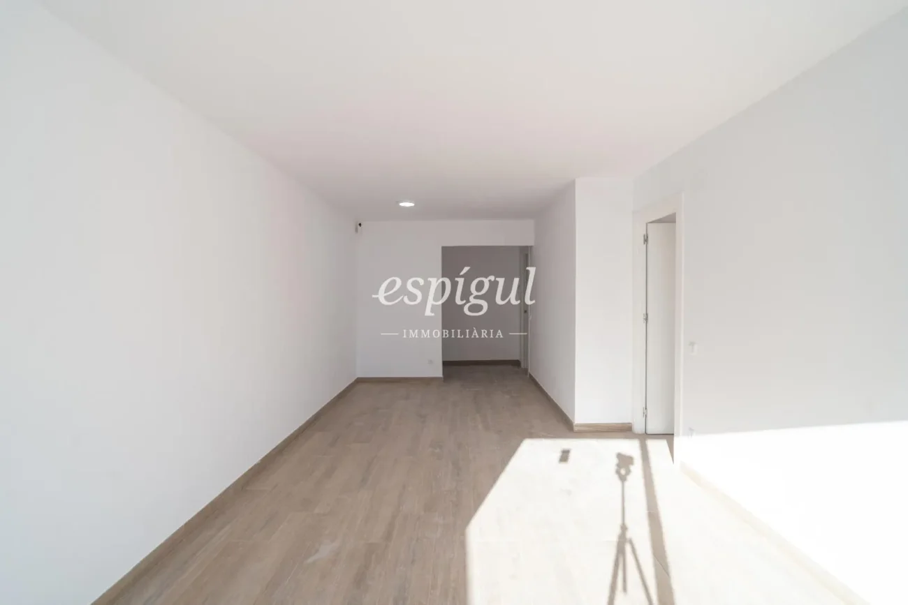 Appartement exclusif entièrement rénové au cœur de Salt
