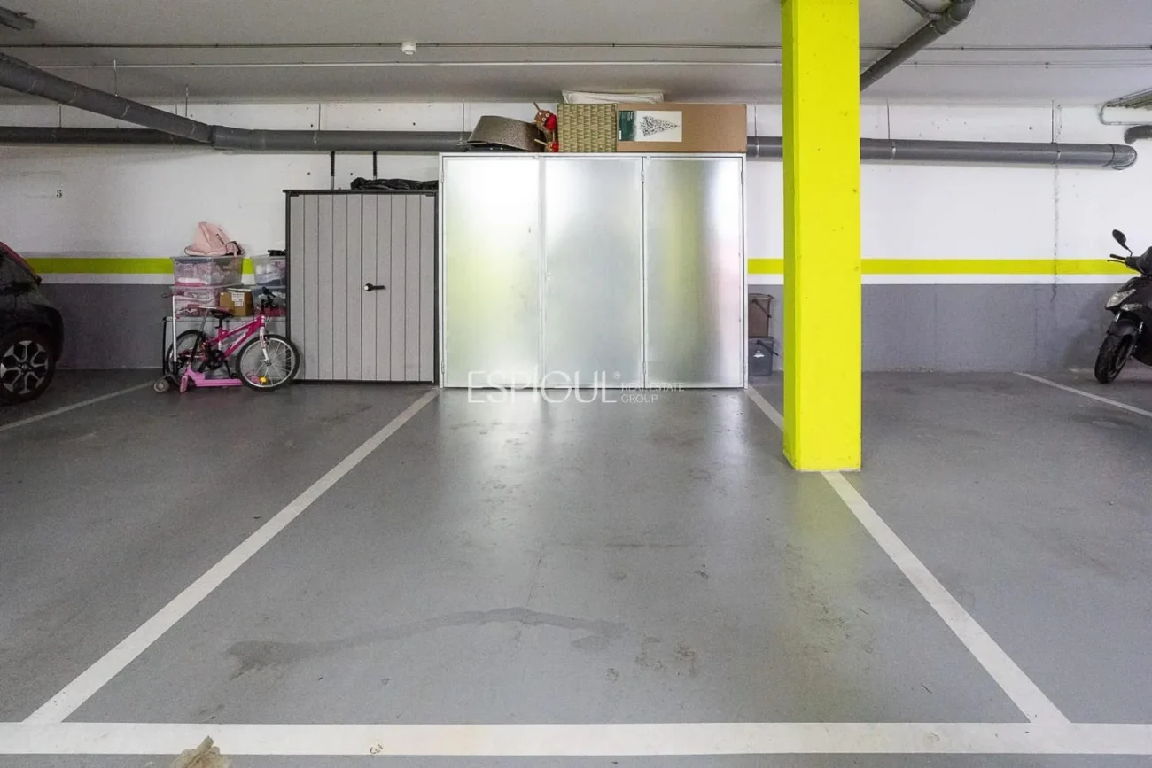 Attique en duplex exclusif avec terrasse et vues panoramiques à Tiana