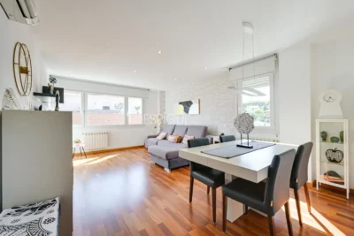 Attique en duplex exclusif avec terrasse et vues panoramiques à Tiana