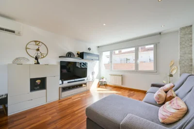 Attique en duplex exclusif avec terrasse et vues panoramiques à Tiana