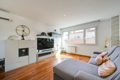Penthouse duplex exclusif avec terrasse et vues panoramiques à Tiana