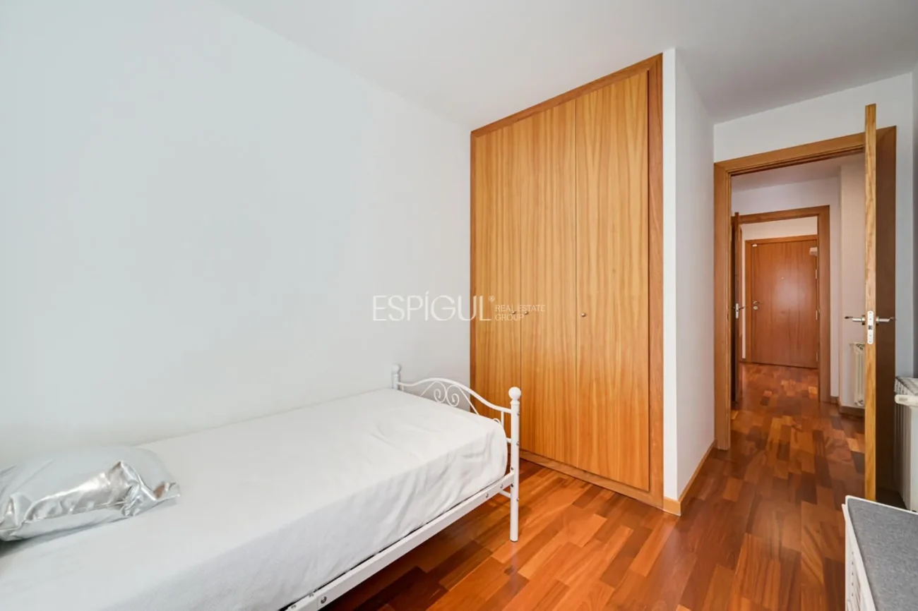 Attique en duplex exclusif avec terrasse et vues panoramiques à Tiana