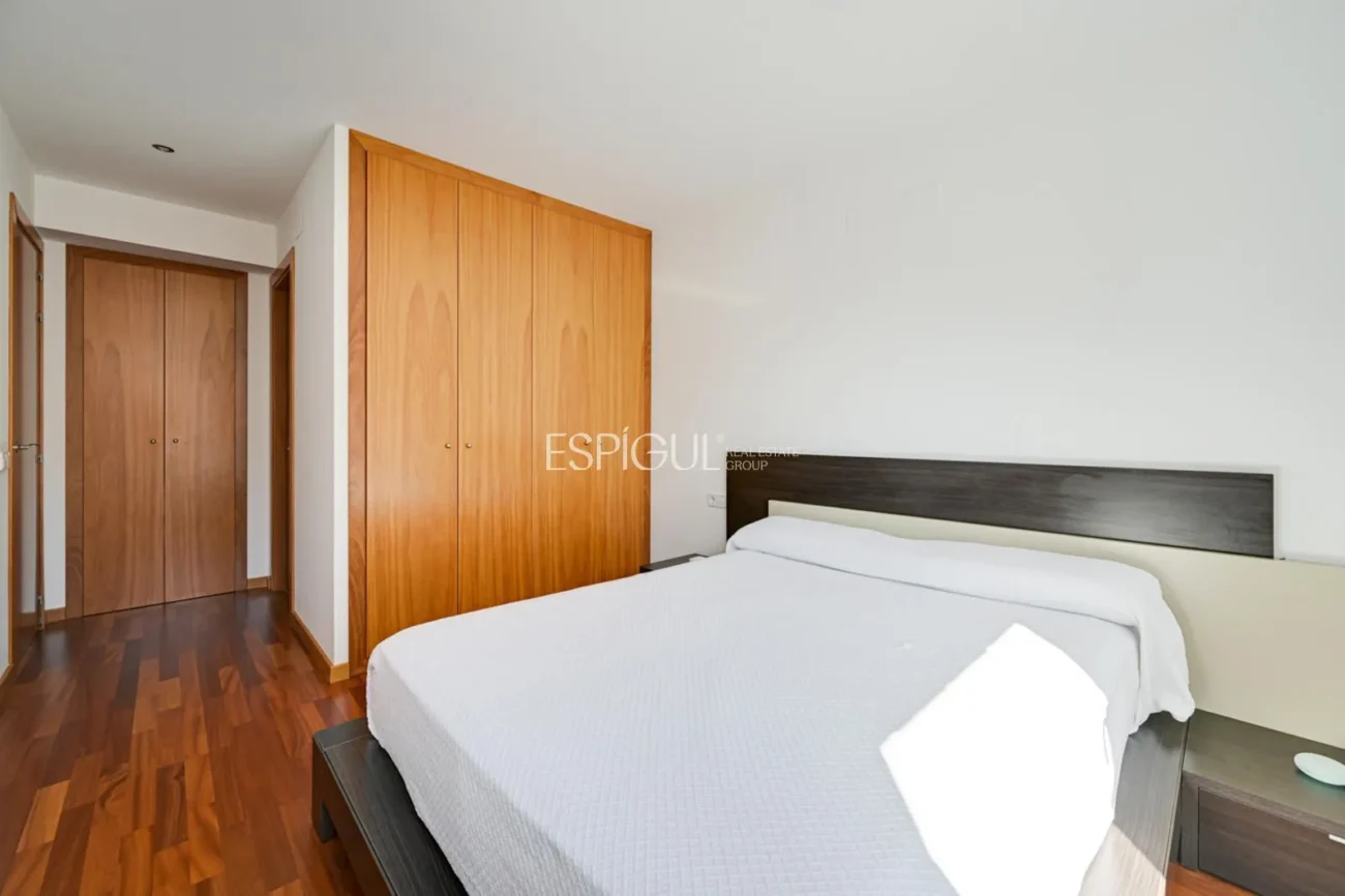 Attique en duplex exclusif avec terrasse et vues panoramiques à Tiana