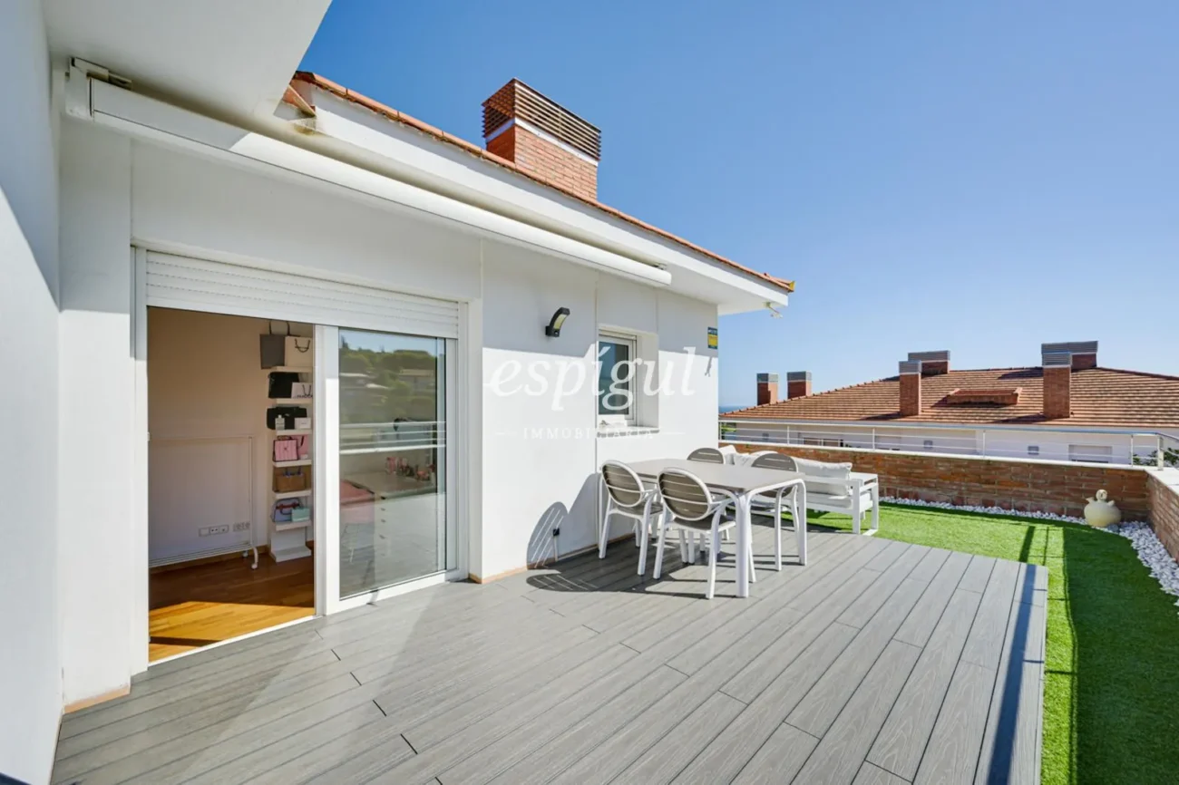 Penthouse duplex exclusif avec terrasse et vues panoramiques à Tiana