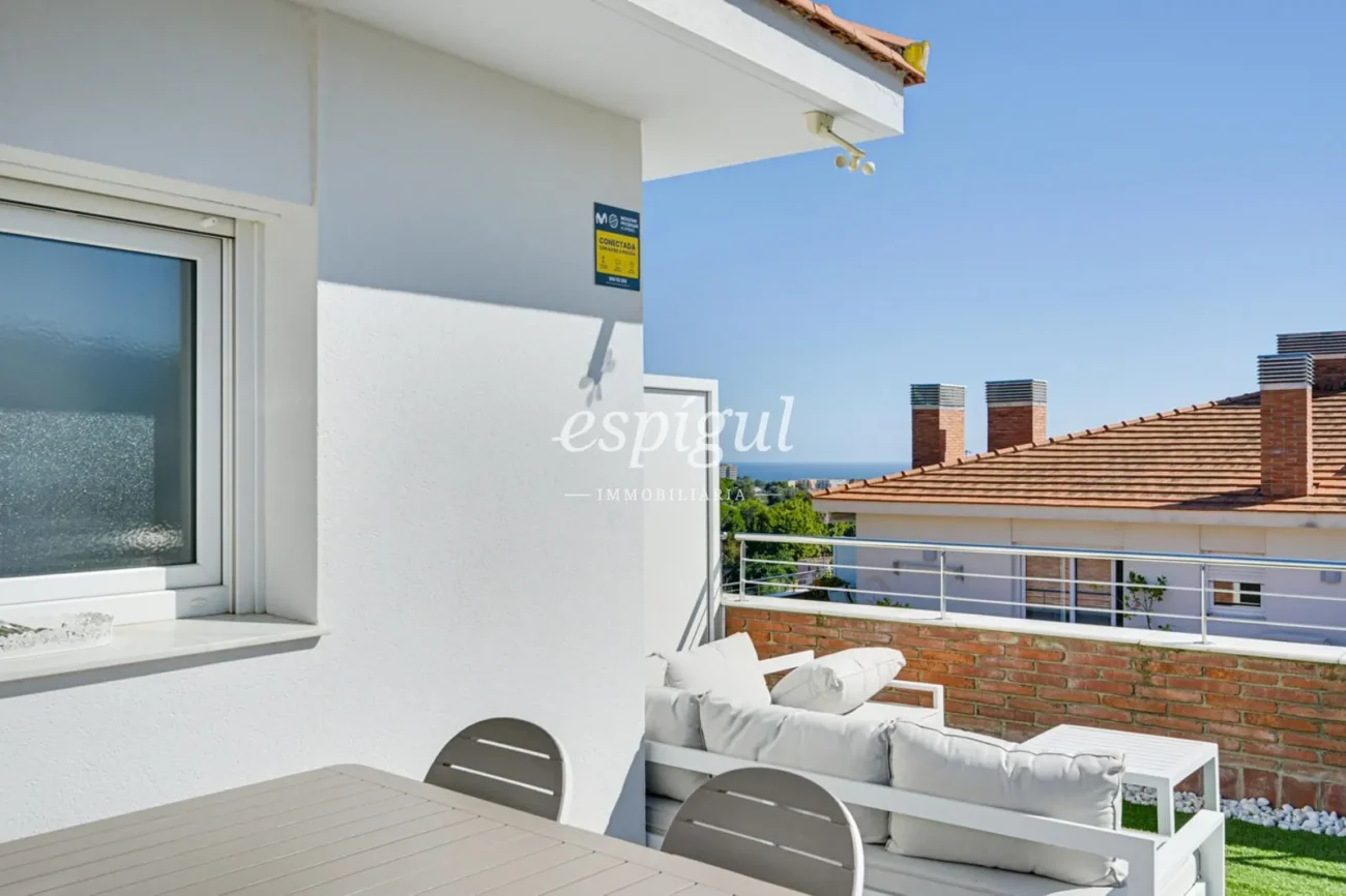 Penthouse duplex exclusif avec terrasse et vues panoramiques à Tiana