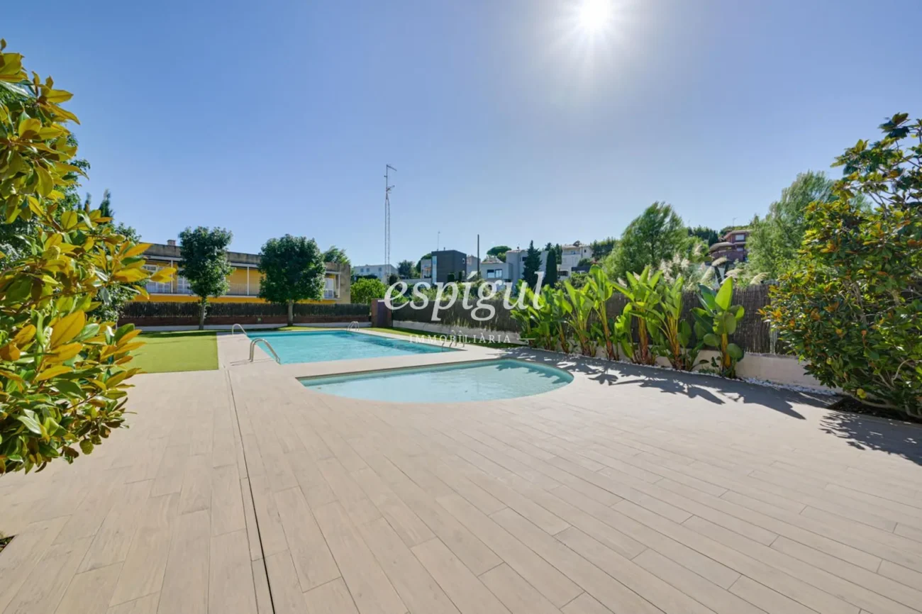 Penthouse duplex exclusif avec terrasse et vues panoramiques à Tiana
