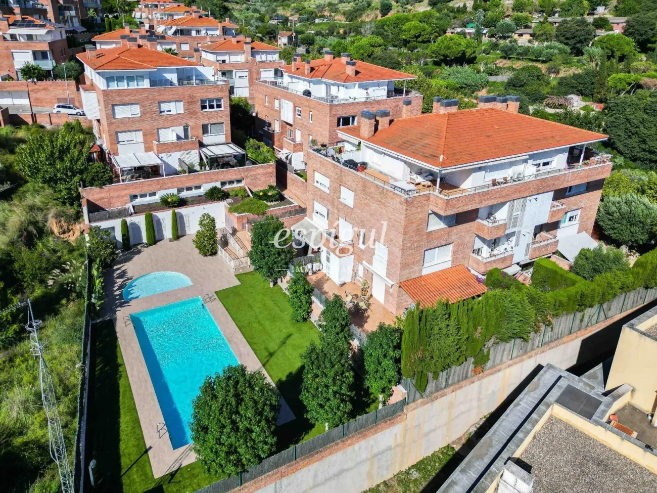 Penthouse duplex exclusif avec terrasse et vues panoramiques à Tiana