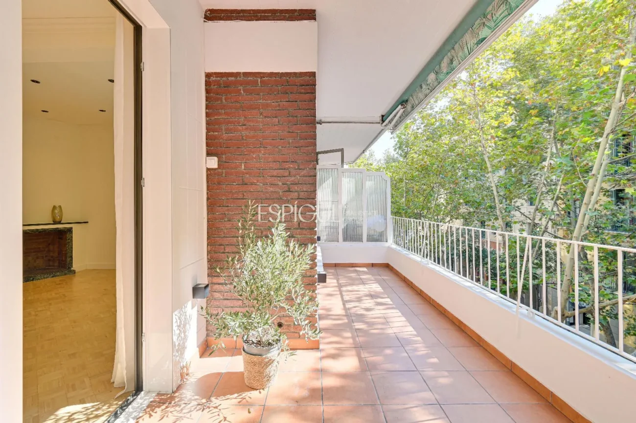 Piso de carácter reformado en venta en Enric Granados