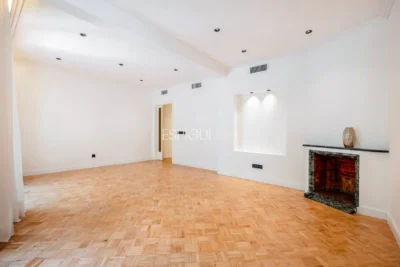 Piso de carácter reformado en venta en Enric Granados