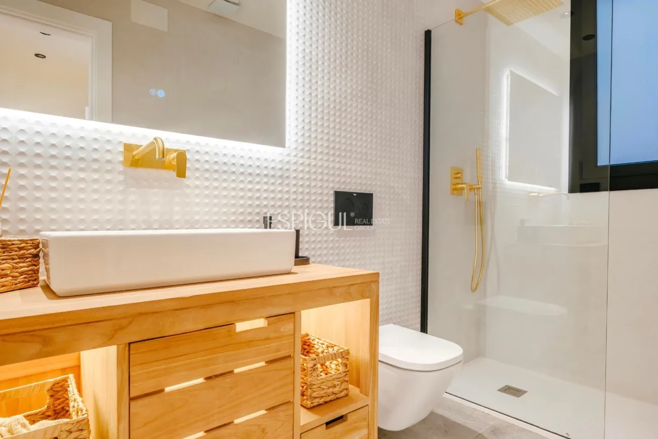 Piso de carácter reformado en venta en Enric Granados