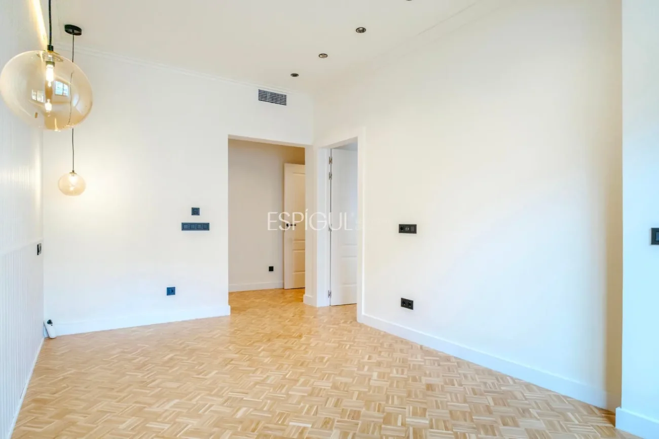 Piso de carácter reformado en venta en Enric Granados