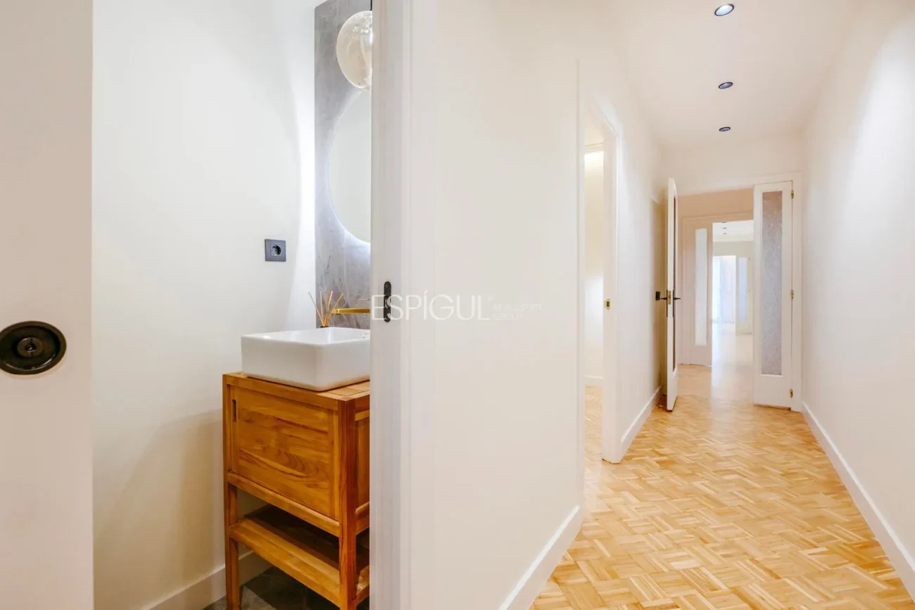 Piso de carácter reformado en venta en Enric Granados