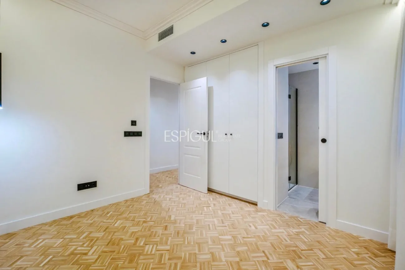 Piso de carácter reformado en venta en Enric Granados