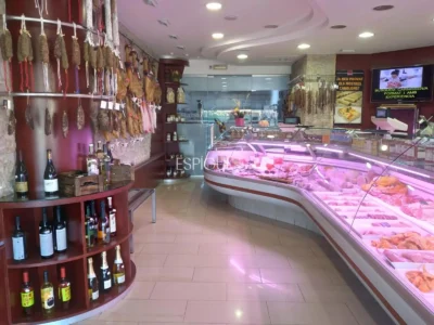 Se vende local comercial con negocio consolidado en Anglès