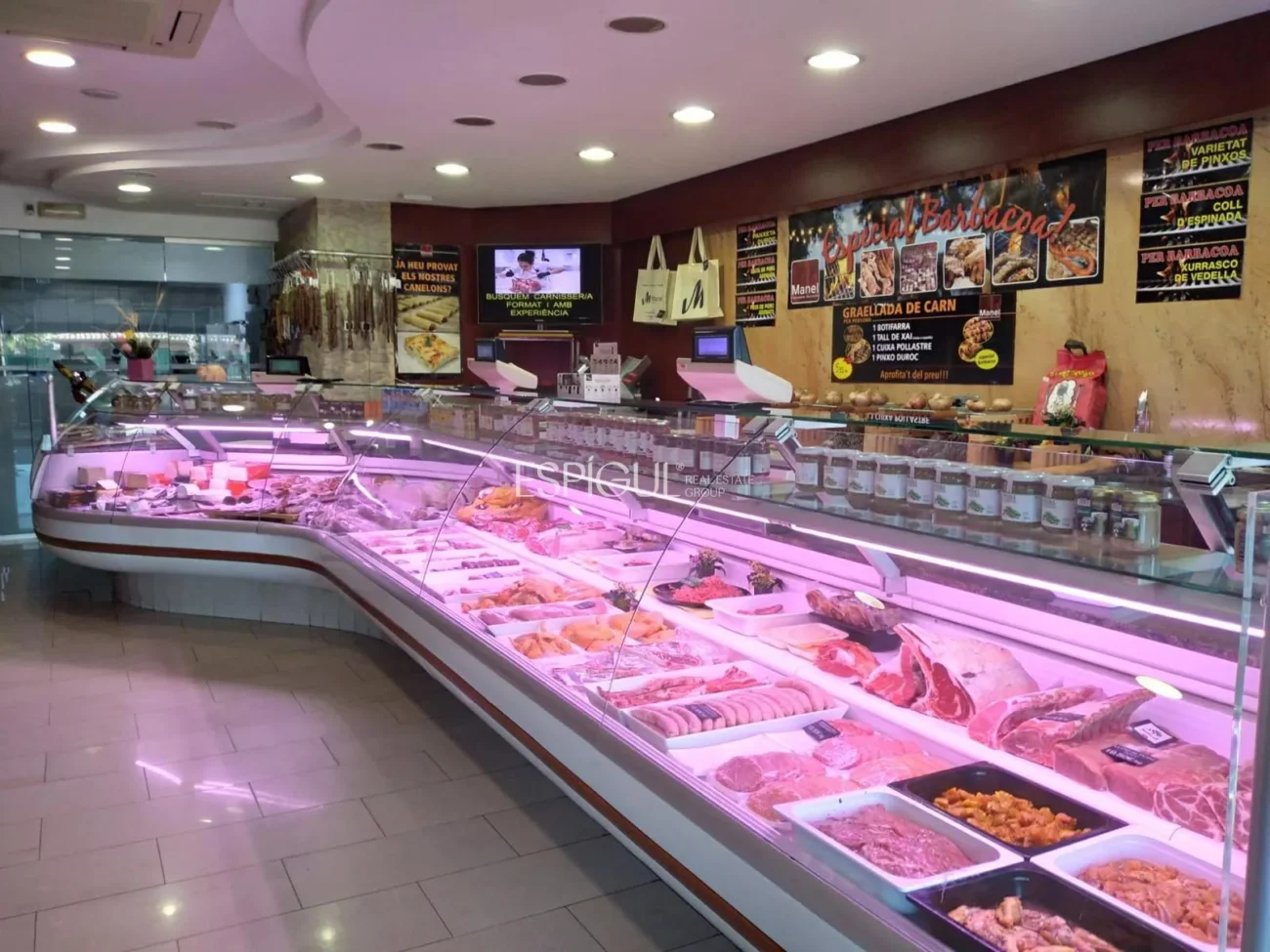 Se vende local comercial con negocio consolidado en Anglès