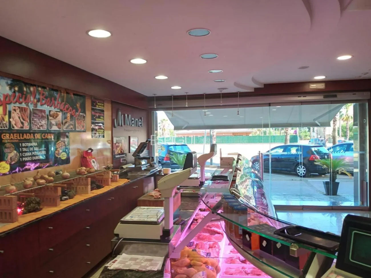 Se vende local comercial con negocio consolidado en Anglès