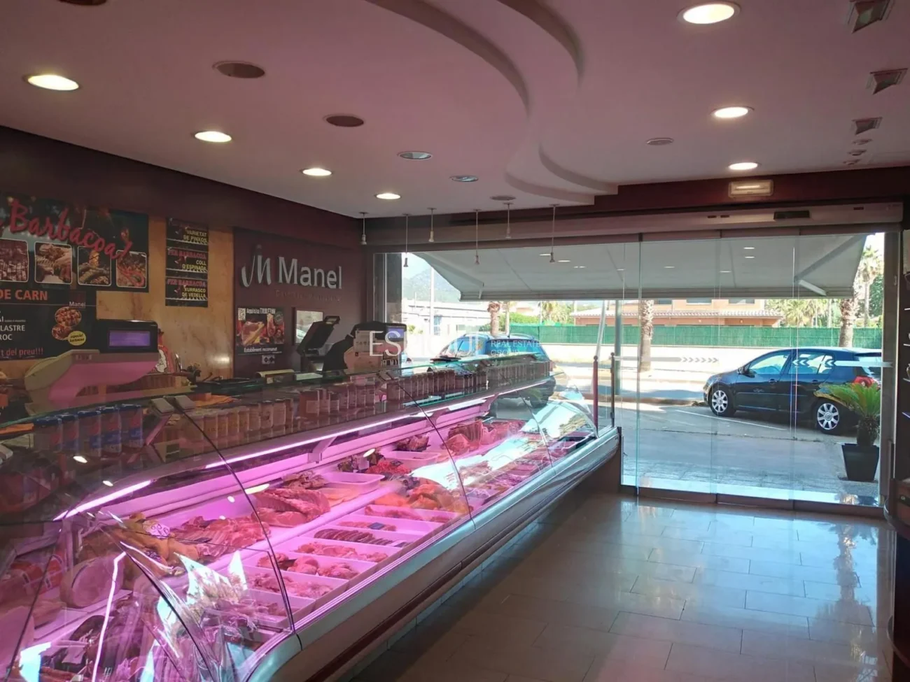 Es ven local comercial amb negoci consolidat a Anglès