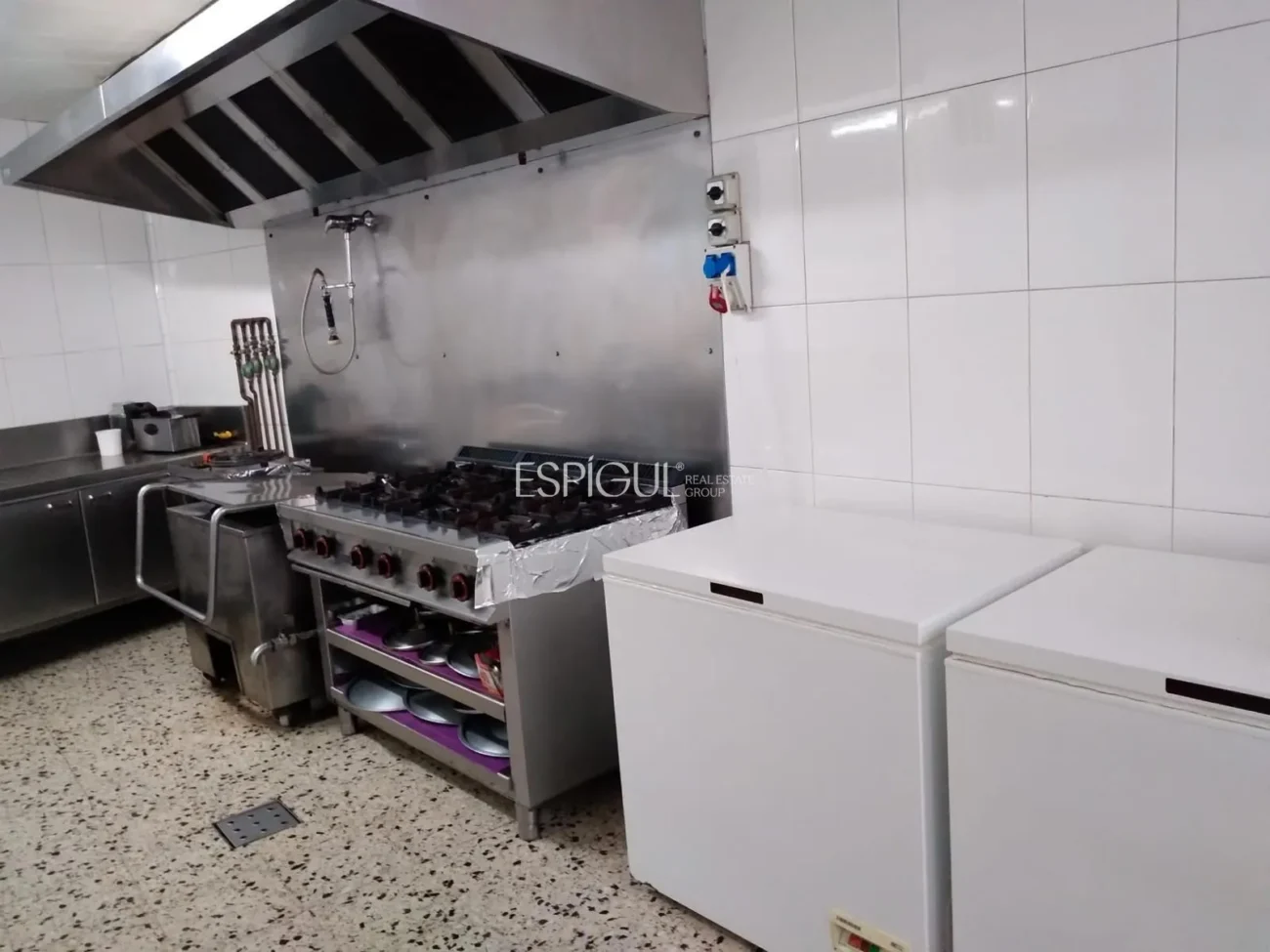 Se vende local comercial con negocio consolidado en Anglès