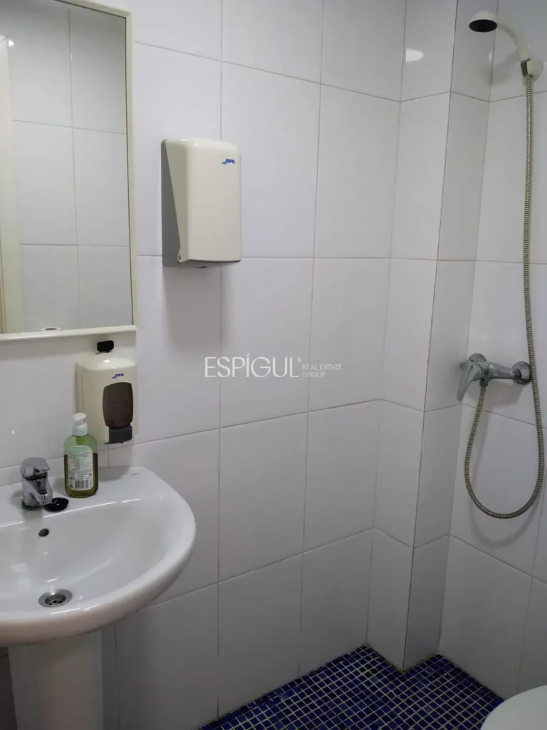 Se vende local comercial con negocio consolidado en Anglès