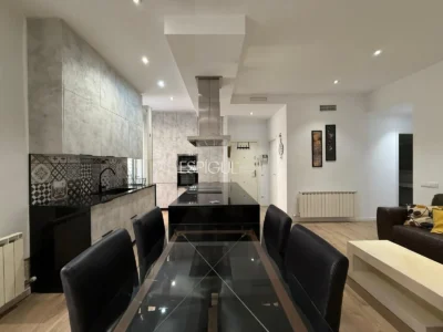 Appartement de trois chambres en location saisonnière au centre de Gérone
