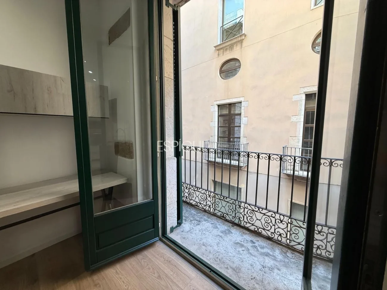 Appartement de trois chambres en location saisonnière au centre de Gérone
