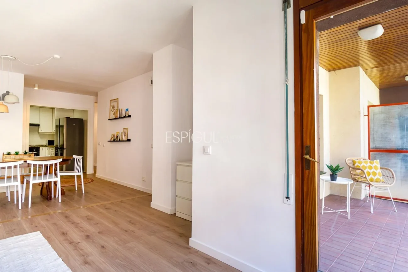 Amplio piso con terraza  a un paso de la estación AVE de Girona