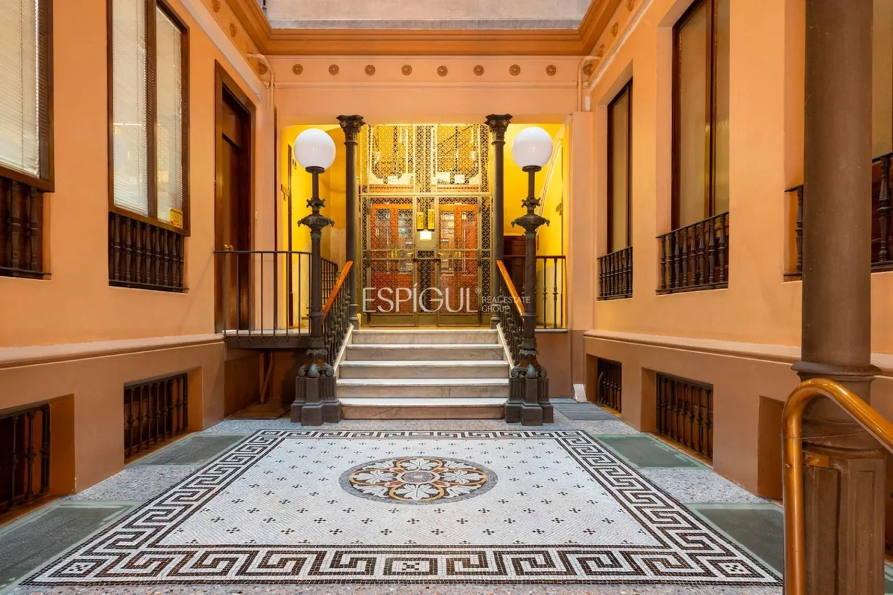 Ático dúplex con terraza en venta en Eixample Dret