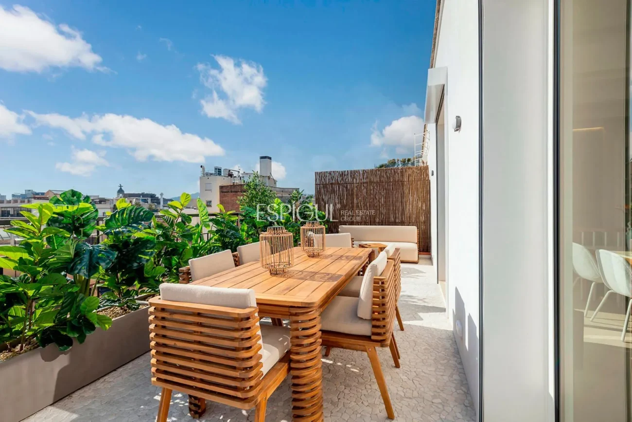 Ático dúplex con terraza en venta en Eixample Dret