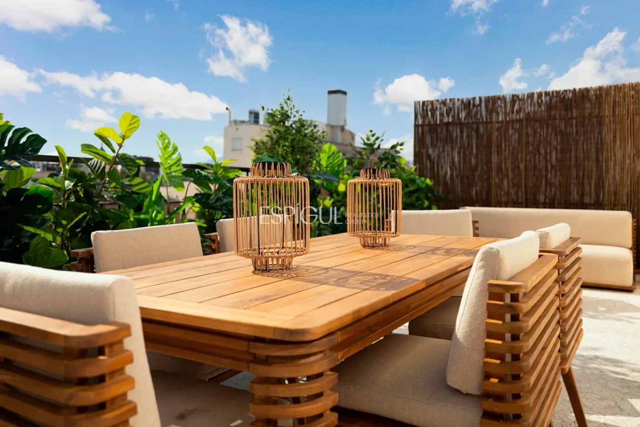 Ático dúplex con terraza en venta en Eixample Dret