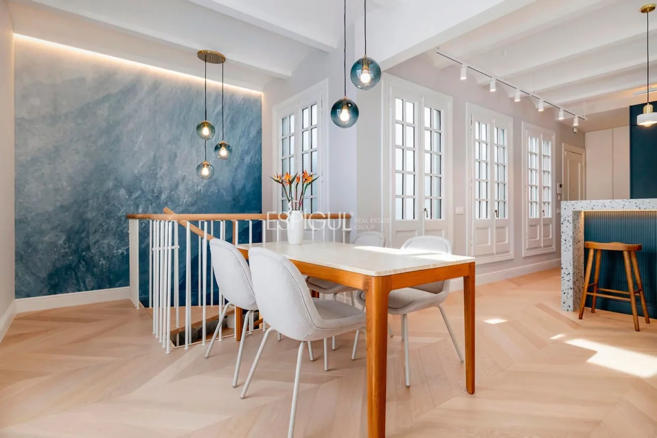 Ático dúplex con terraza en venta en Eixample Dret