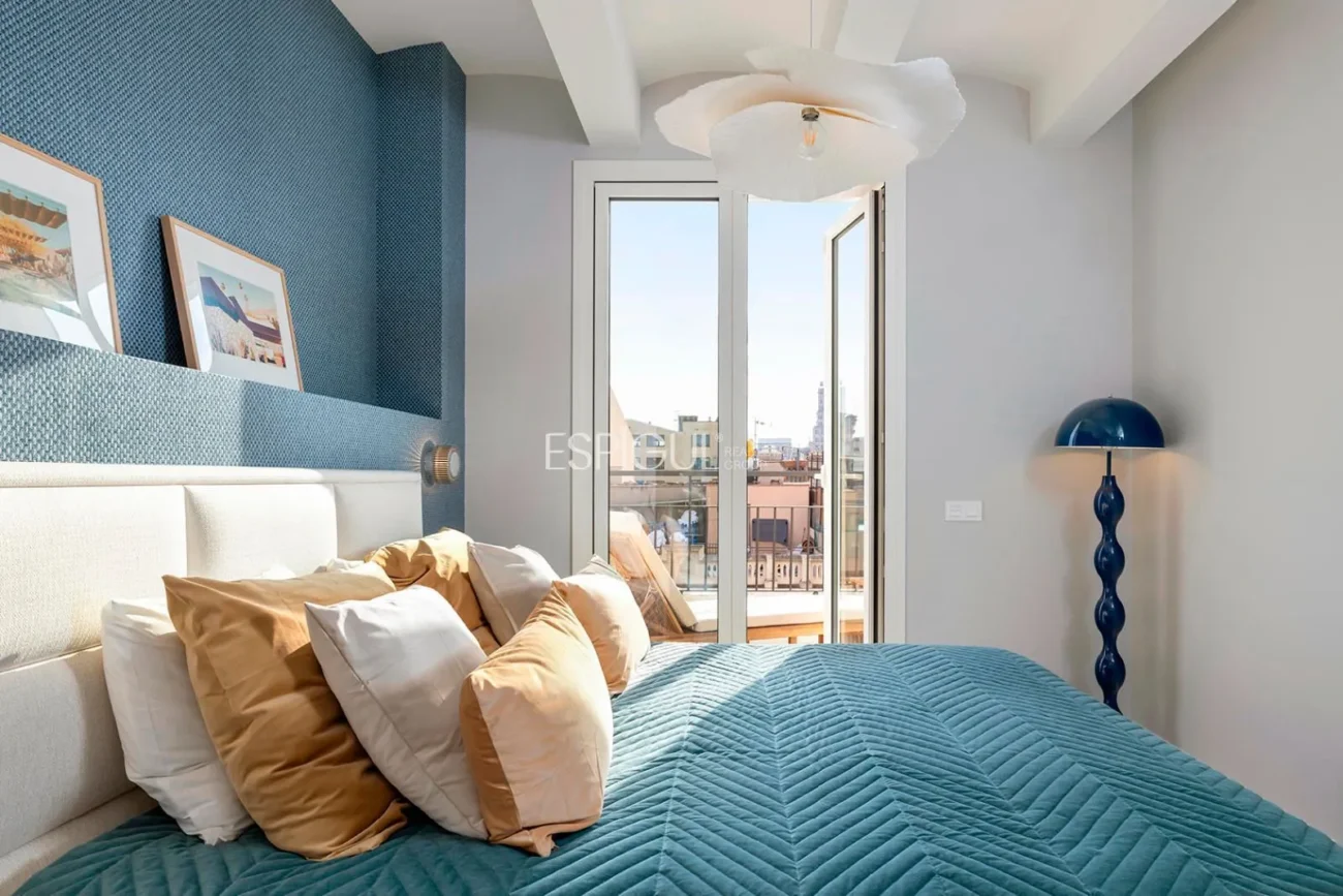Ático dúplex con terraza en venta en Eixample Dret
