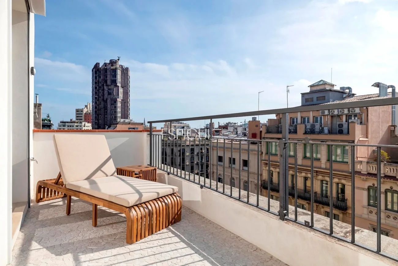 Ático dúplex con terraza en venta en Eixample Dret
