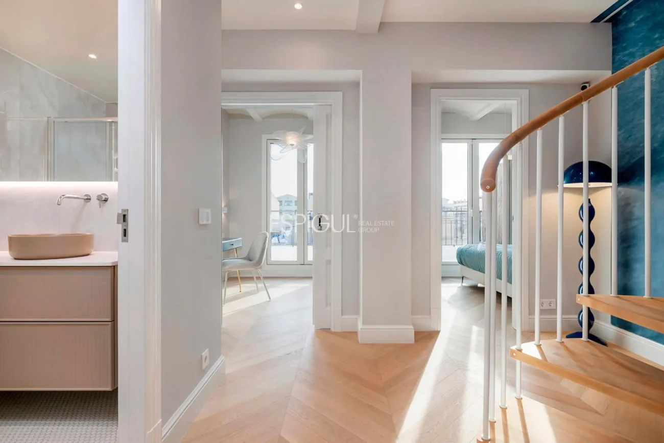 Ático dúplex con terraza en venta en Eixample Dret