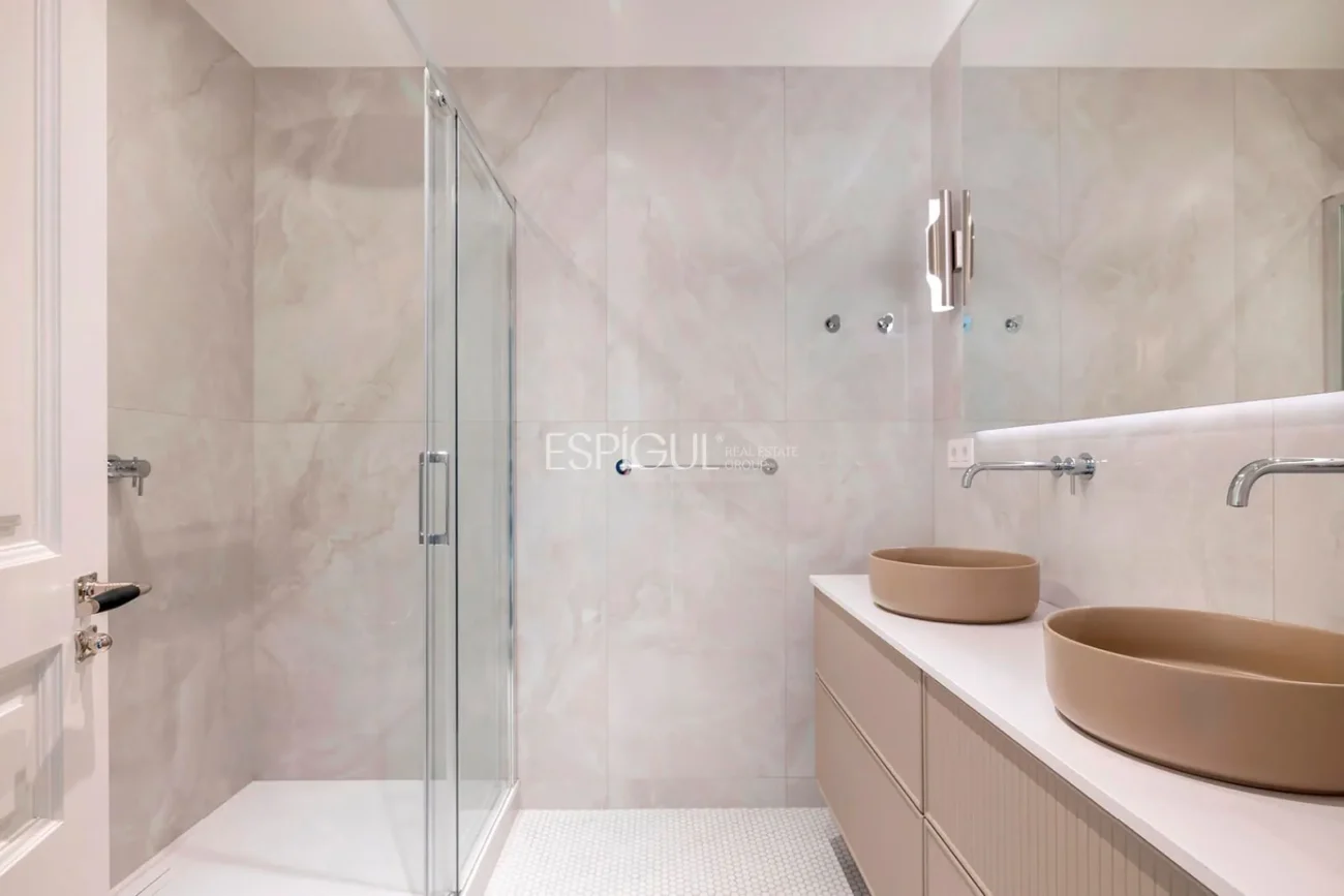 Ático dúplex con terraza en venta en Eixample Dret