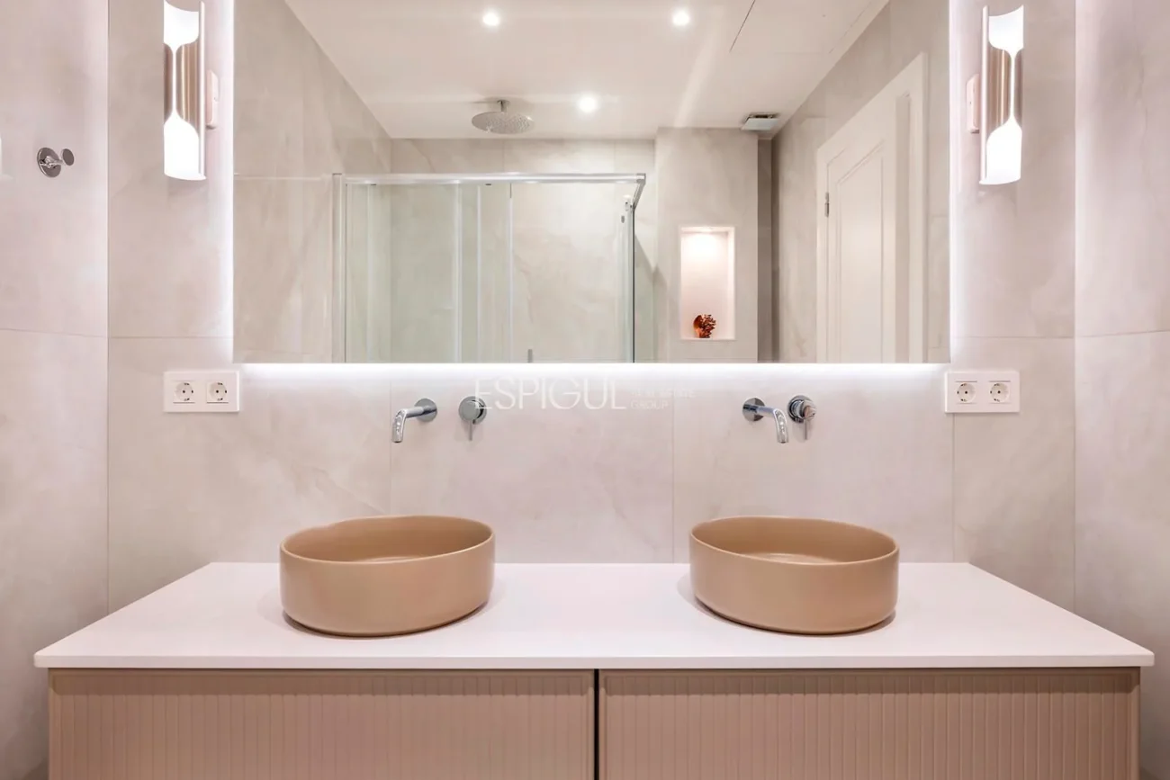 Ático dúplex con terraza en venta en Eixample Dret