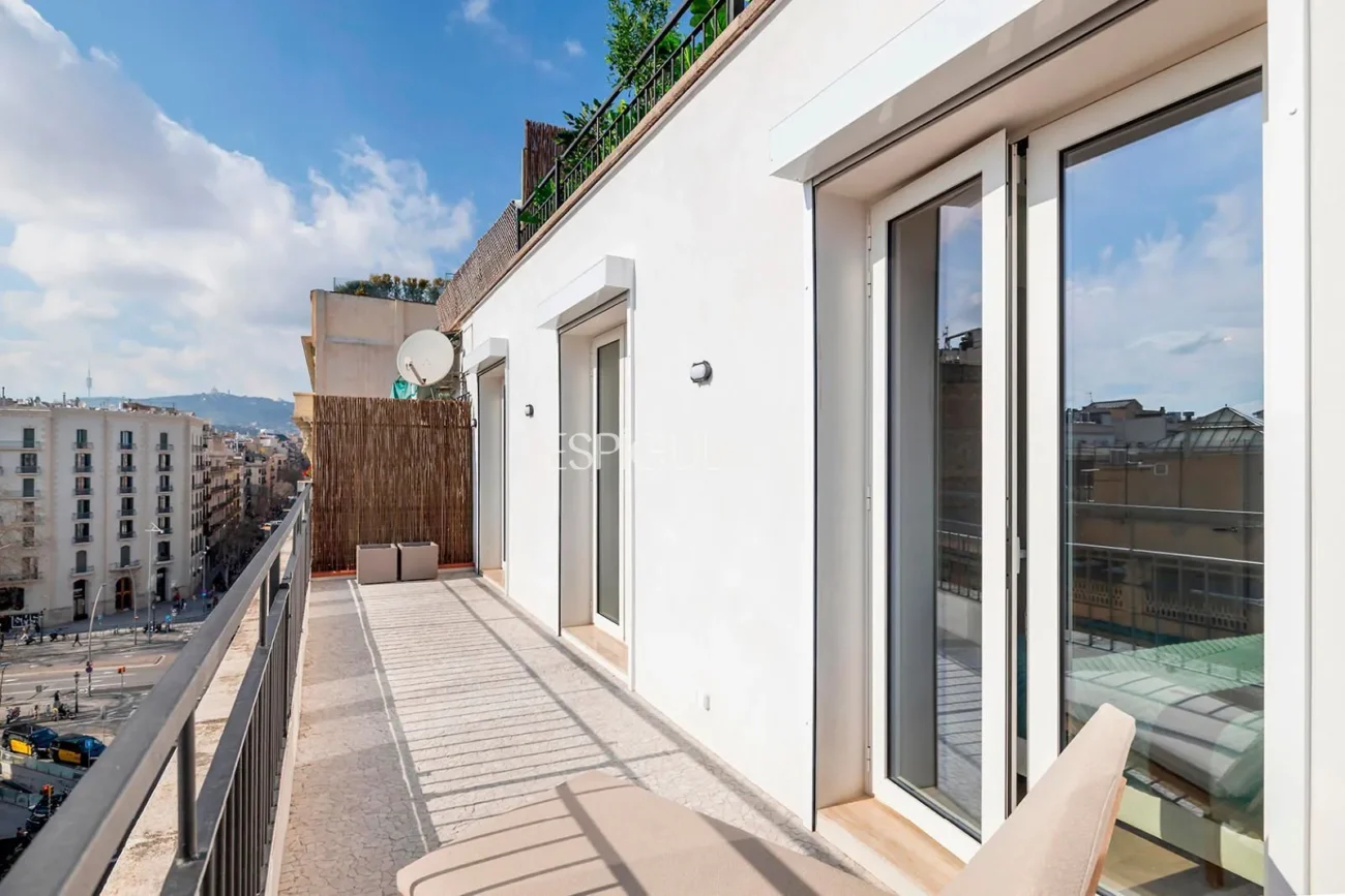 Ático dúplex con terraza en venta en Eixample Dret